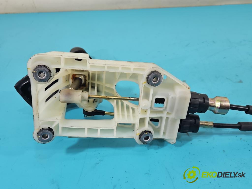 Toyota Corolla E12 2001-2009 1.4 D4D 90 HP manual 66 kW 1364 cm3 5- Páka: Změny: stupeň,rýchlosť  (Rýchlostná páka (kulisa))