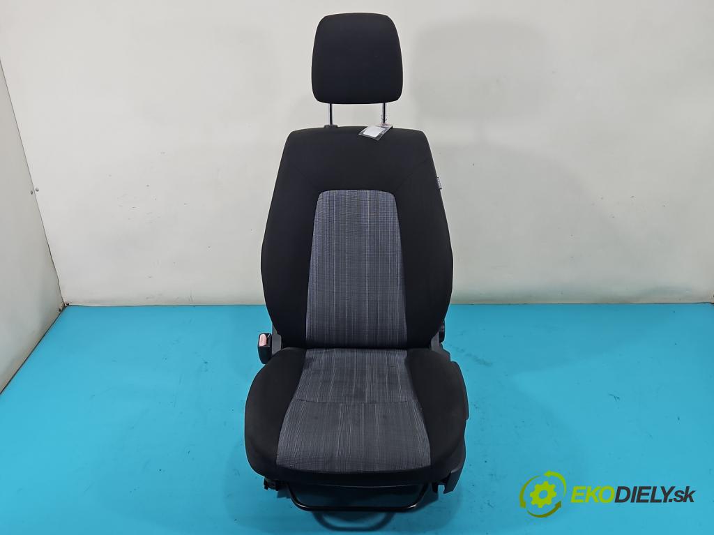 Kia Ceed I 2006-2012 1.4 16v 90 HP manual 66 kW 1396 cm3 5- Sedačka ľavý  (Sedačka, sedadlo)