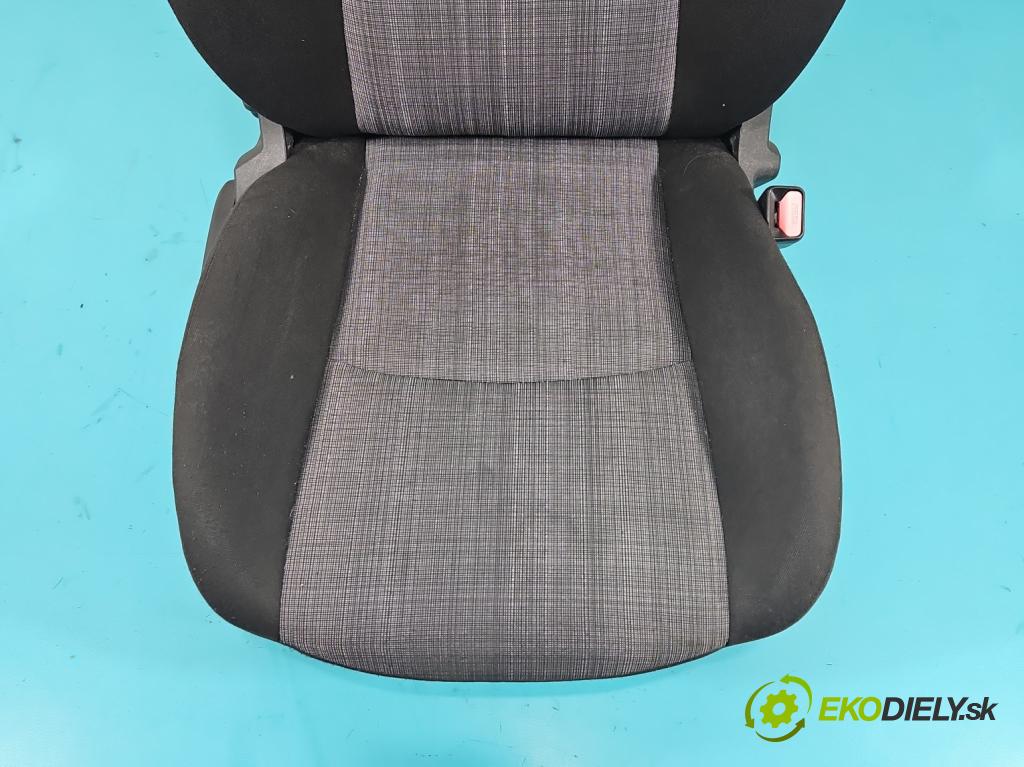 Kia Ceed I 2006-2012 1.4 16v 90 HP manual 66 kW 1396 cm3 5- Sedačka pravý  (Sedačka, sedadlo)