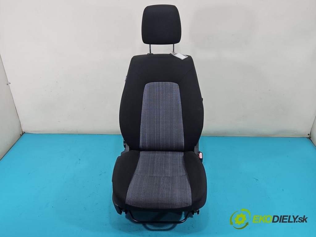 Kia Ceed I 2006-2012 1.4 16v 90 HP manual 66 kW 1396 cm3 5- Sedačka pravý  (Sedačka, sedadlo)
