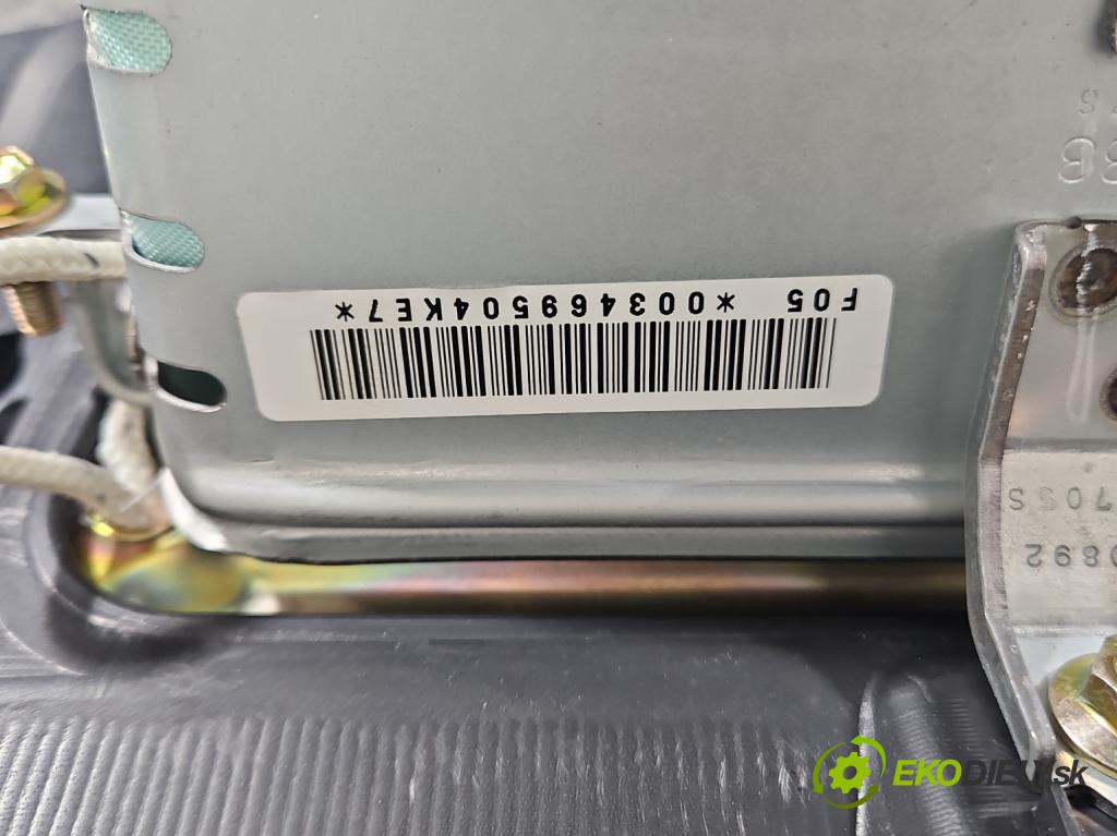 Toyota Corolla E12 2001-2009 1.4 D4D 90 HP manual 66 kW 1364 cm3 5- kokpit,pristrojová doska rozdeľovacia