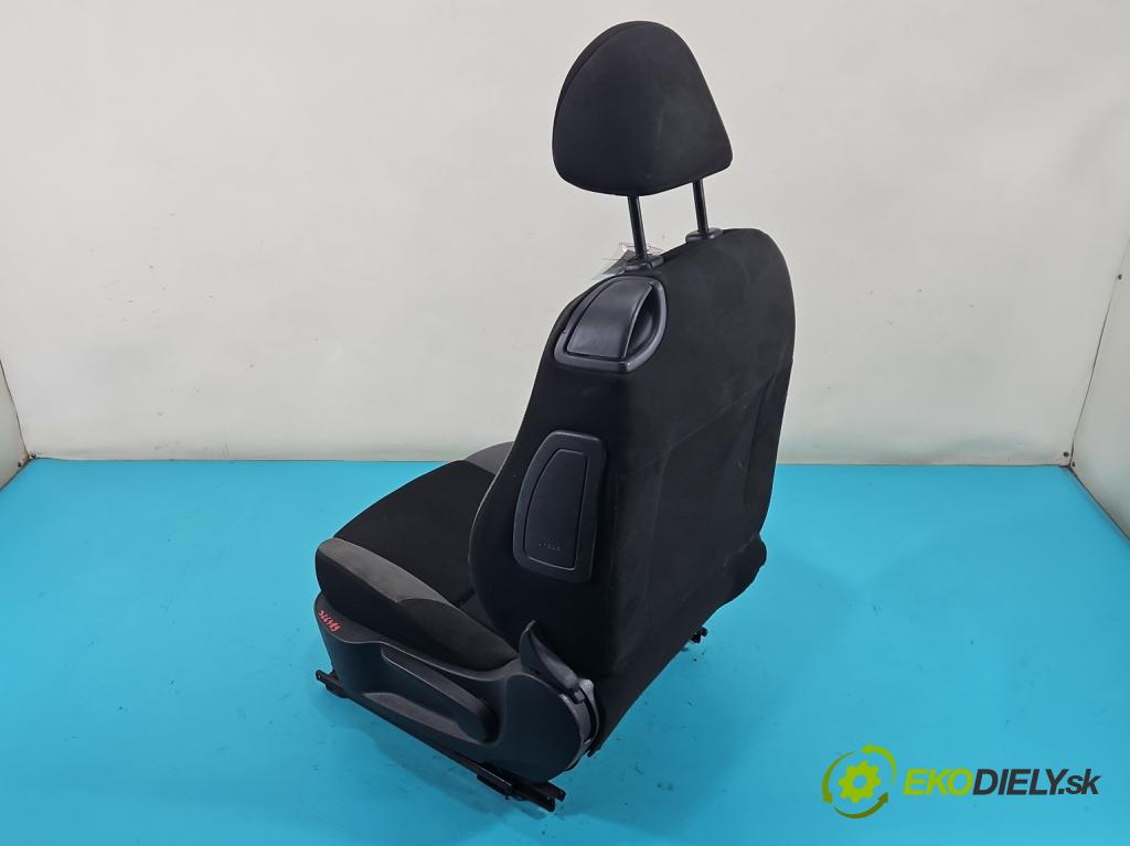 Peugeot 207 1.4 16v 95 HP manual 70 kW 1397 cm3 3- Sedačka ľavý  (Sedačka, sedadlo)