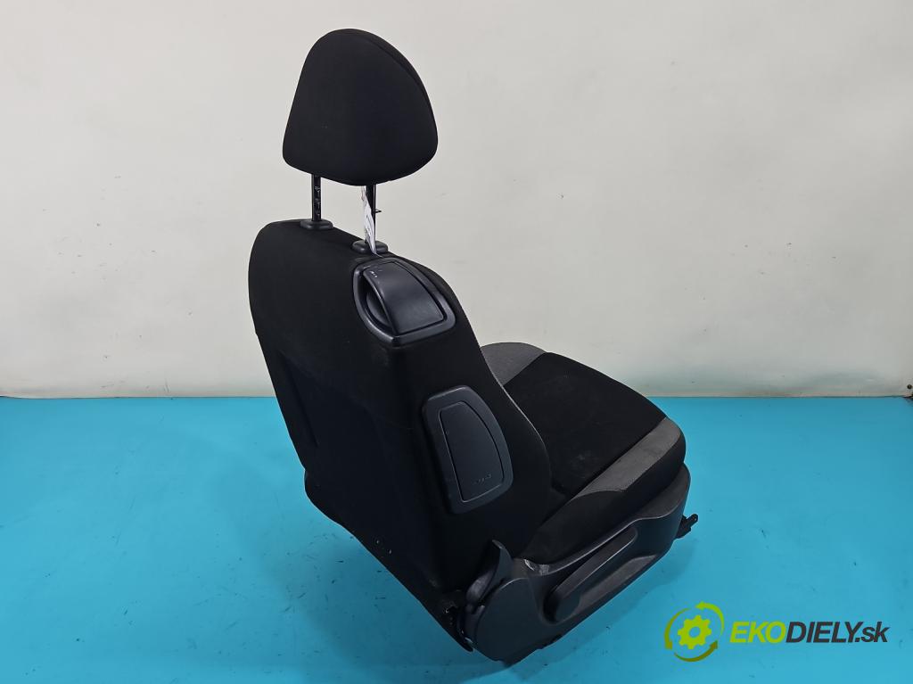 Peugeot 207 1.4 16v 95 HP manual 70 kW 1397 cm3 3- Sedačka pravý  (Sedačka, sedadlo)