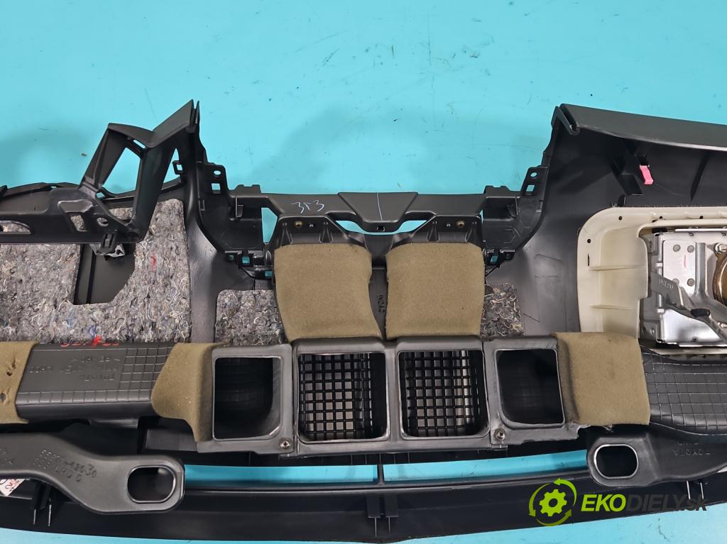 Toyota Rav4 III 2005-2012 2.2 D-CAT 177 HP manual 130 kW 2231 cm3 5- kokpit,pristrojová doska rozdeľovacia