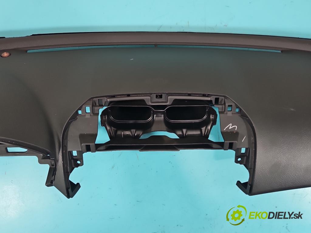 Toyota Rav4 III 2005-2012 2.2 D-CAT 177 HP manual 130 kW 2231 cm3 5- kokpit,pristrojová doska rozdeľovacia