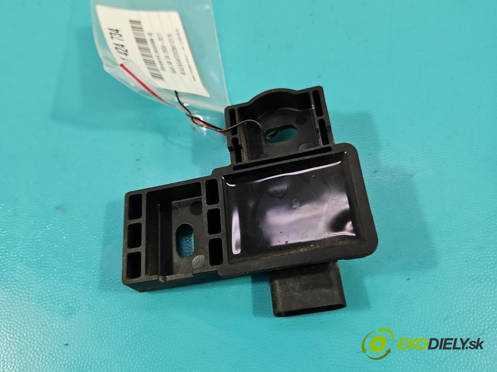 Audi A8 D4 2009-2017 3.0 TFSI automatic 213 kW 2995 cm3 4- snímač úroveň paliva 8K0906651B (Snímač)