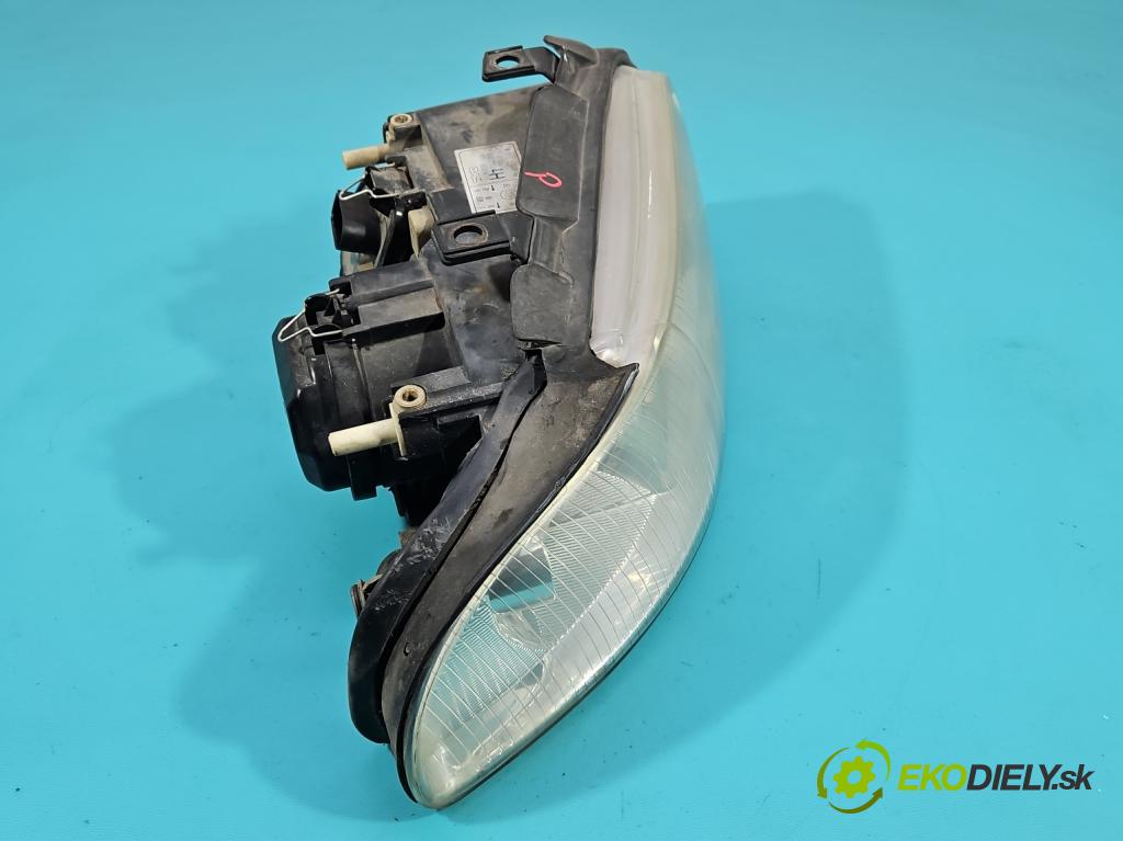 Audi A4 B5 1994-2001 1.6 8V 101 HP manual 74 kW 1595 cm3 4- Reflektor: pravý  (Pravé)