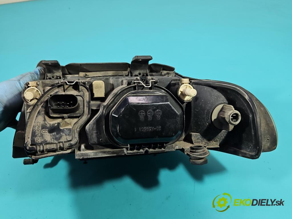 Audi A4 B5 1994-2001 1.6 8V 101 HP manual 74 kW 1595 cm3 4- Reflektor: pravý  (Pravé)