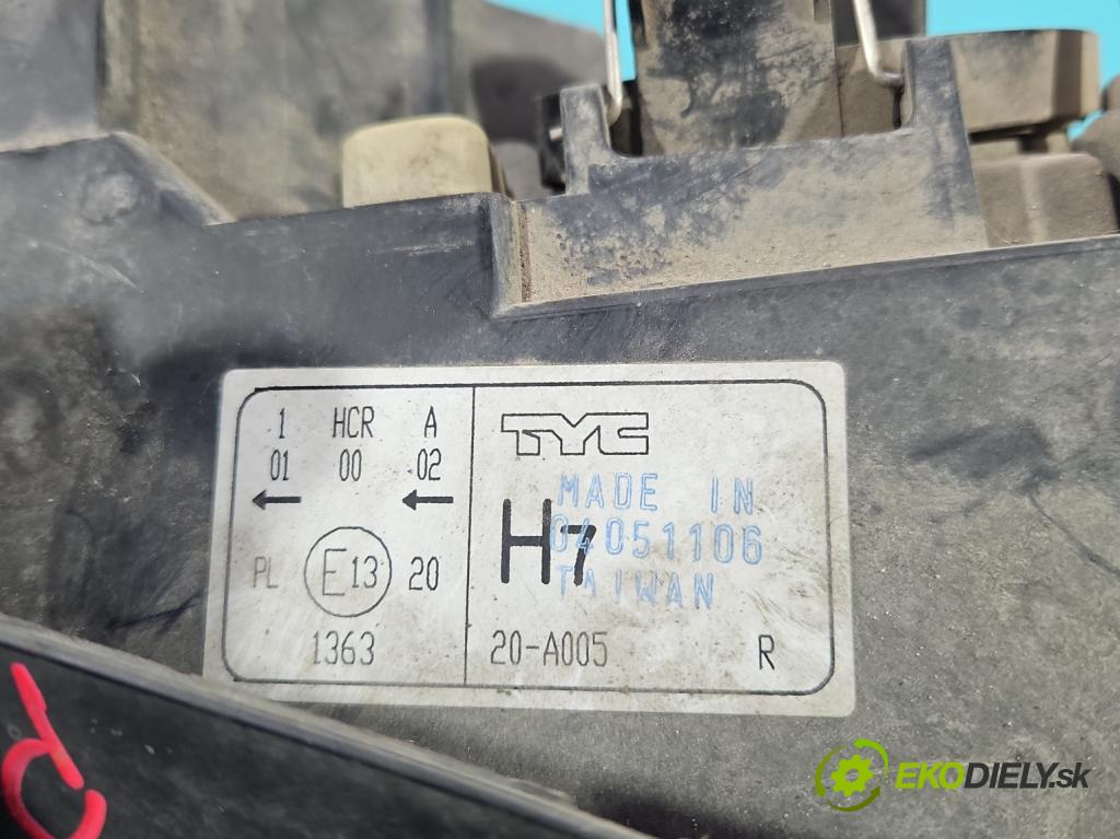 Audi A4 B5 1994-2001 1.6 8V 101 HP manual 74 kW 1595 cm3 4- Reflektor: pravý  (Pravé)