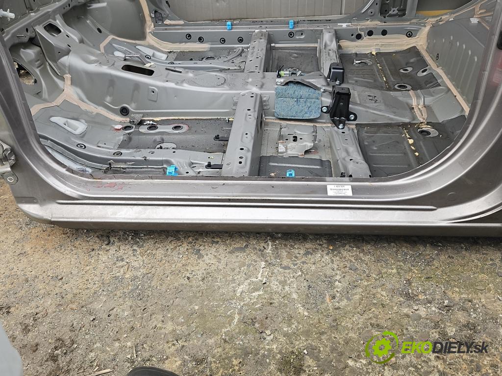 Toyota Yaris III 2011-2020 1.0 VVT-i 69KM manual 51 kW 998 cm3 3- práh levý  (Ostatní)