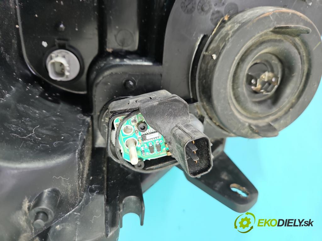 Honda Civic VII 2000-2006 1.6 16V 110 HP manual 81 kW 1590 cm3 4- Reflektor: pravý  (Pravé)