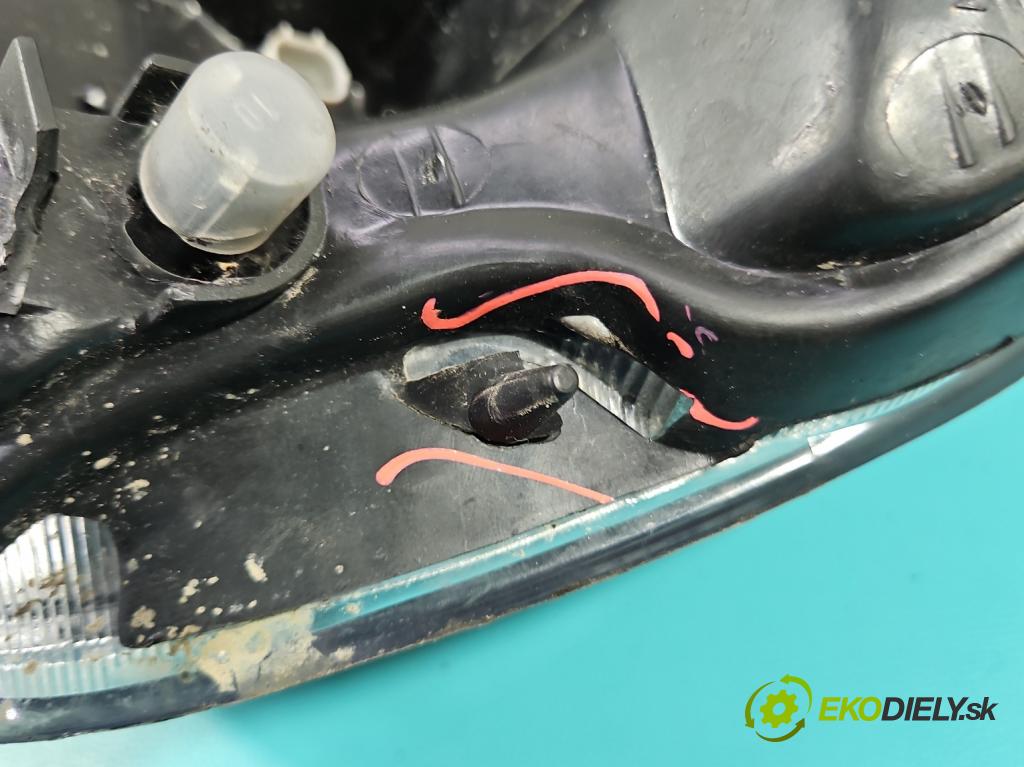 Honda Civic VII 2000-2006 1.6 16V 110 HP manual 81 kW 1590 cm3 4- Reflektor: pravý  (Pravé)