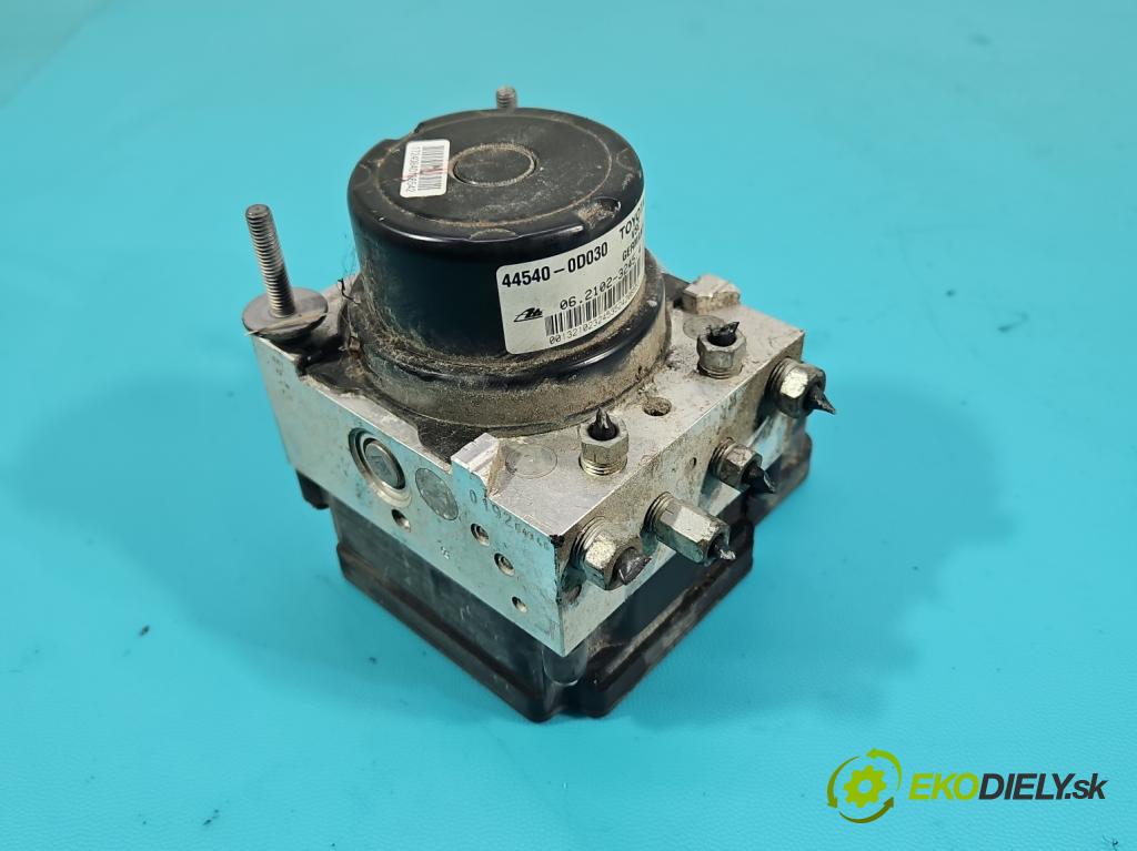 Toyota Yaris III 2011-2020 1.0 VVT-i: 69KM manual 51 kW 998 cm3 3- čerpadlo abs 44540-0D030 (Pumpy ABS)