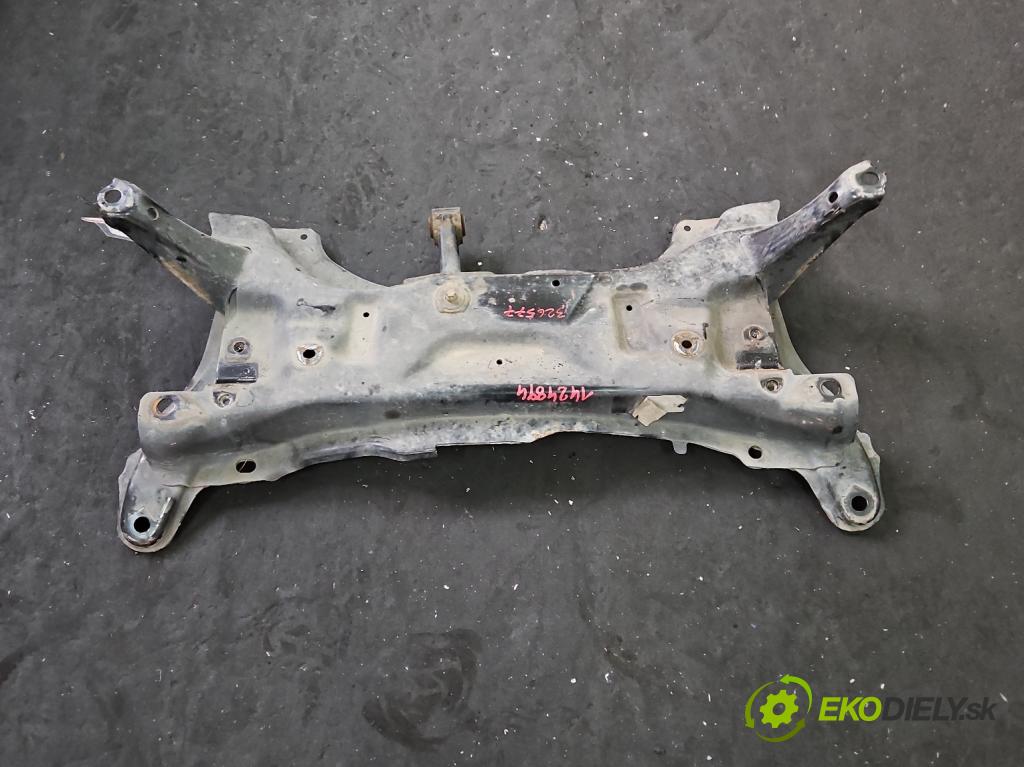 Toyota Yaris III 2011-2020 1.0 VVT-i: 69KM manual 51 kW 998 cm3 3- výstuha motora 