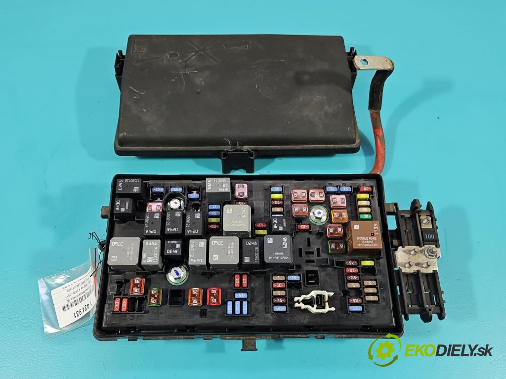 Opel Insignia A 2008-2017 2.0 T 220KM automatic 162 kW 1998 cm3 5- skříňka pojistková 13275877 (Pojistkové skříňky)