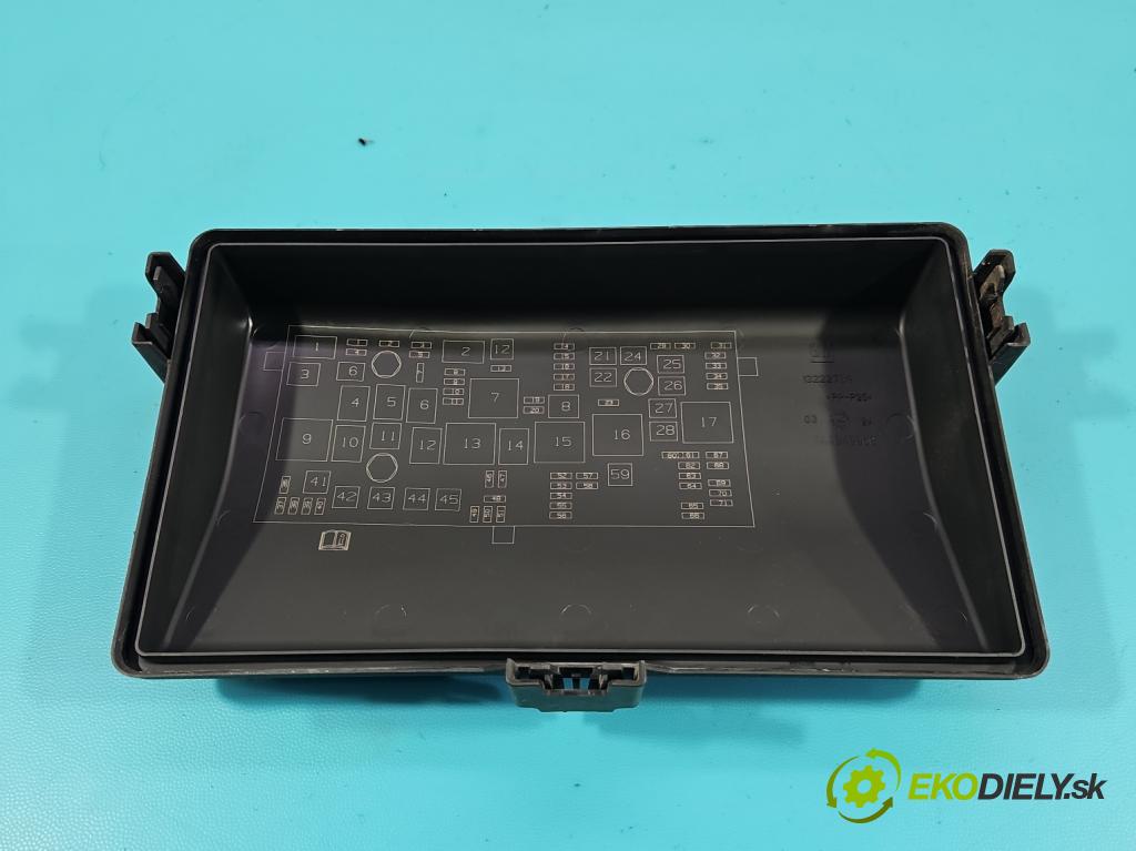 Opel Insignia A 2008-2017 2.0 T 220KM automatic 162 kW 1998 cm3 5- skříňka pojistková 13275877 (Pojistkové skříňky)