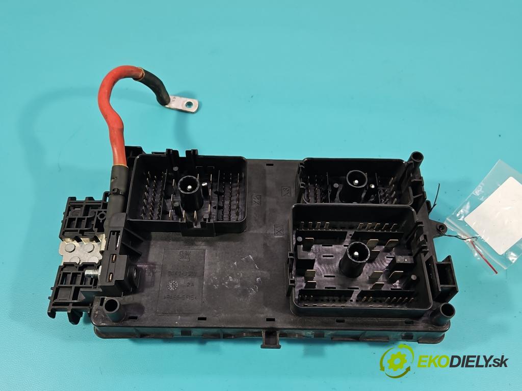 Opel Insignia A 2008-2017 2.0 T 220KM automatic 162 kW 1998 cm3 5- skříňka pojistková 13275877 (Pojistkové skříňky)