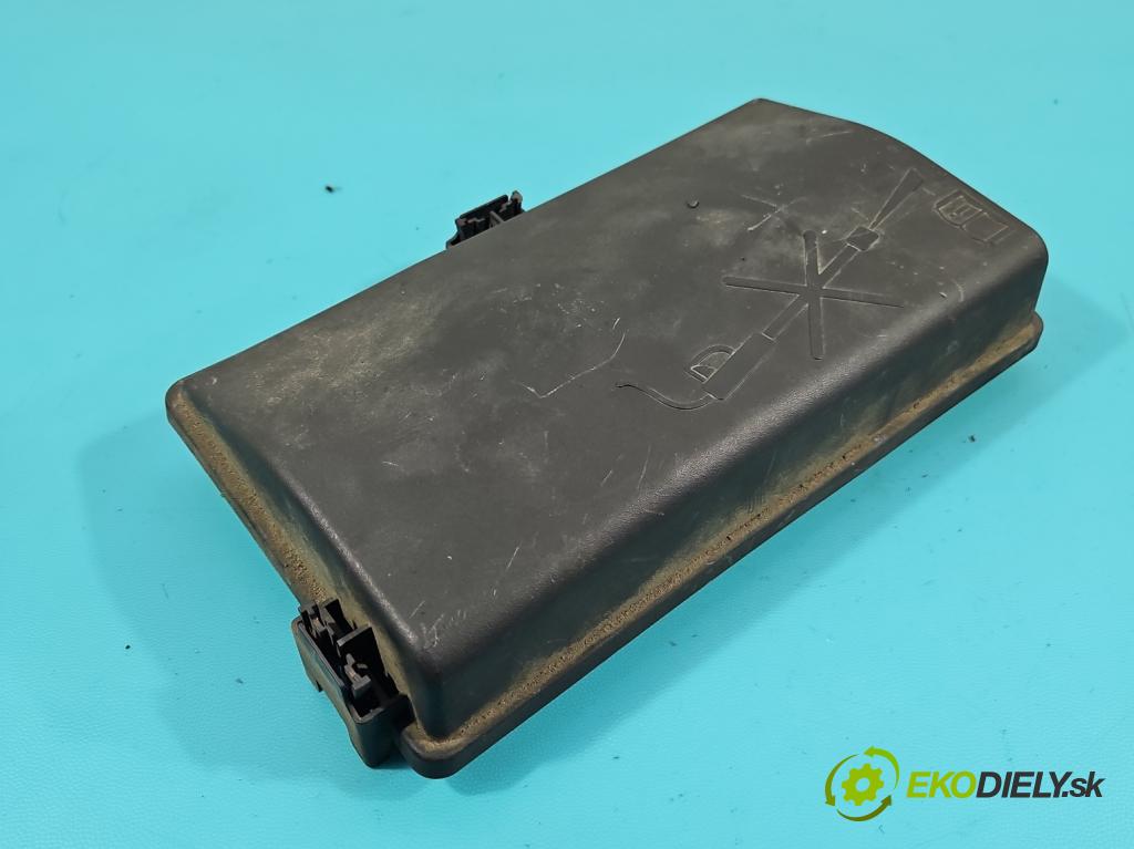 Opel Insignia A 2008-2017 2.0 T 220KM automatic 162 kW 1998 cm3 5- skříňka pojistková 13275877 (Pojistkové skříňky)