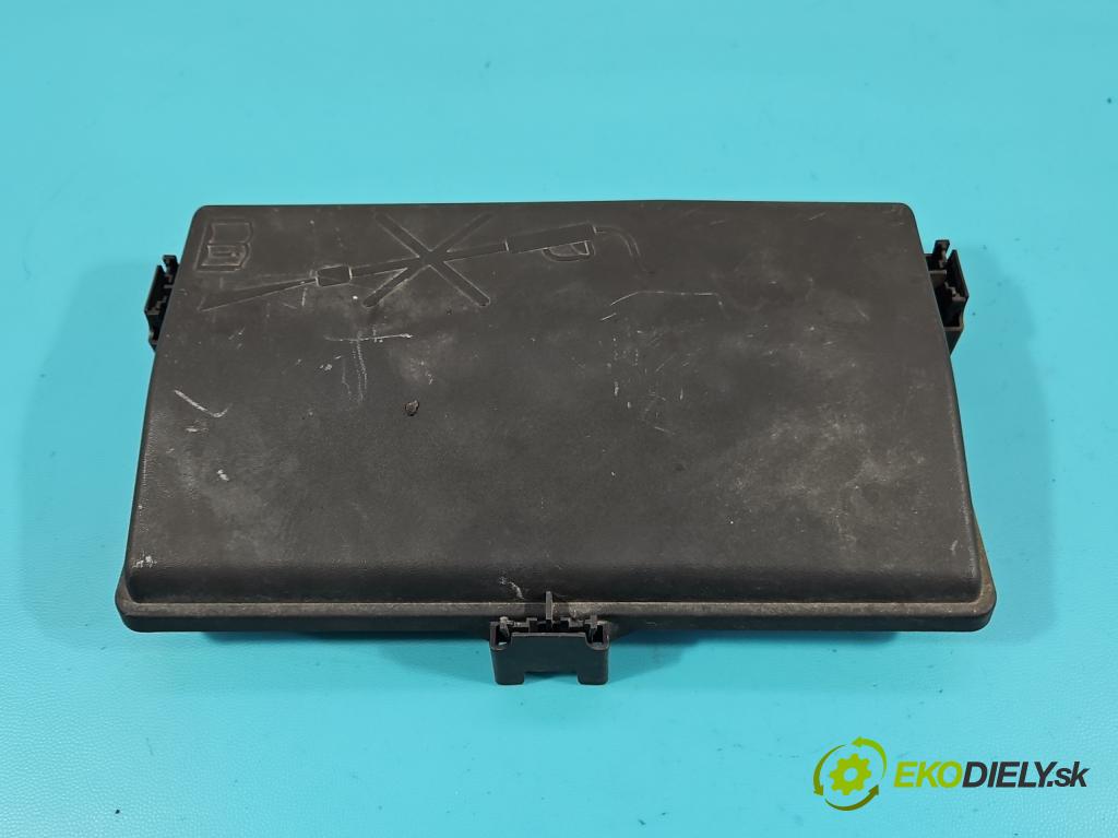 Opel Insignia A 2008-2017 2.0 T 220KM automatic 162 kW 1998 cm3 5- skříňka pojistková 13275877 (Pojistkové skříňky)