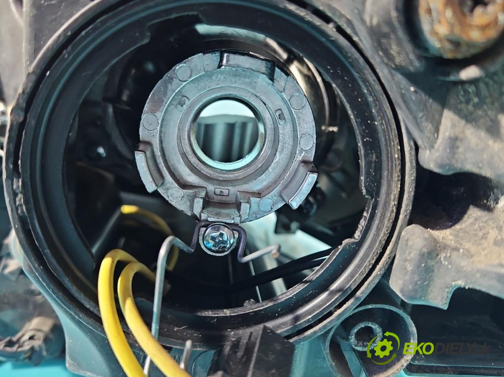 Kia Ceed I 2006-2012 1.4 16v 90 HP manual 66 kW 1396 cm3 5- Reflektor: pravý  (Pravé)