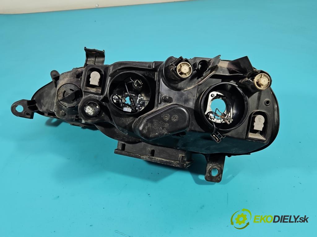 Alfa romeo 147 1.6 16V 105 HP manual 77 kW 1598 cm3 5- Reflektor: pravý  (Pravé)