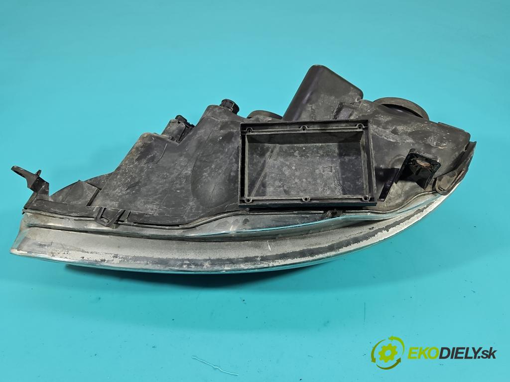 Alfa romeo 147 1.6 16V 105 HP manual 77 kW 1598 cm3 5- Reflektor: pravý  (Pravé)