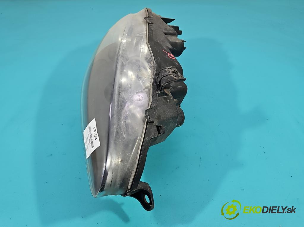 Alfa romeo 147 1.6 16V 105 HP manual 77 kW 1598 cm3 5- Reflektor: pravý  (Pravé)