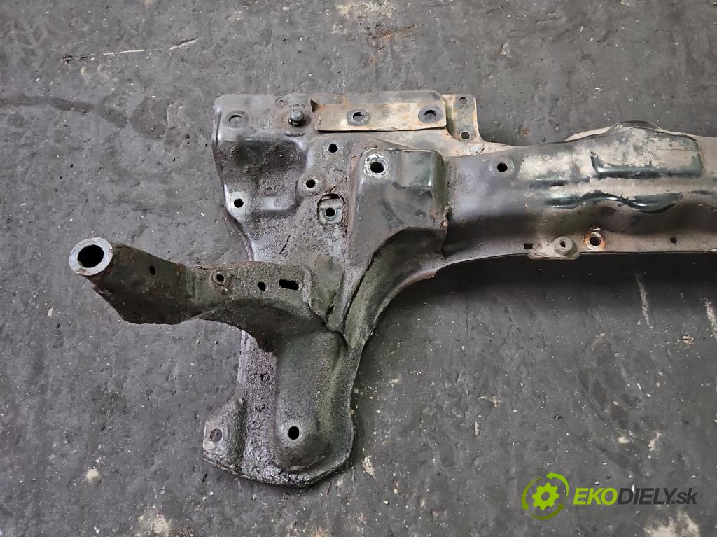 Alfa romeo 147 1.6 16V 105 HP manual 77 kW 1598 cm3 5- výstuha motora