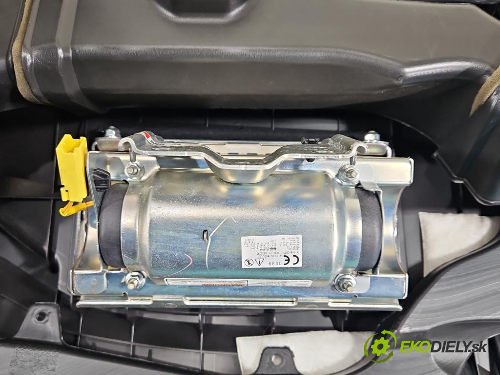 Honda Accord VIII 2008-2015 2.0 VTEC 156 HP manual 115 kW 1997 cm3 4- kokpit,pristrojová doska rozdeľovacia