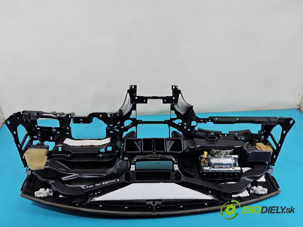 Honda Accord VIII 2008-2015 2.0 VTEC 156 HP manual 115 kW 1997 cm3 4- kokpit,pristrojová doska rozdeľovacia