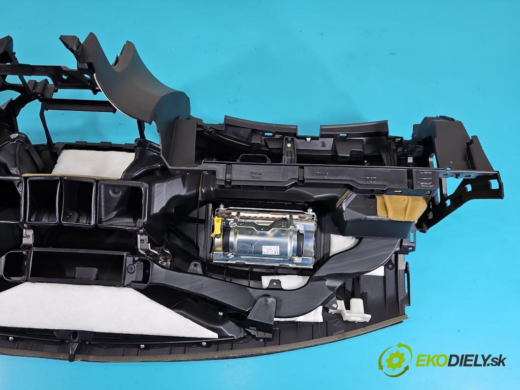 Honda Accord VIII 2008-2015 2.0 VTEC 156 HP manual 115 kW 1997 cm3 4- kokpit,pristrojová doska rozdeľovacia