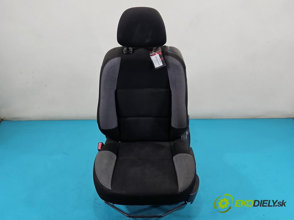 Peugeot 207 1.4 16v 88 HP manual 65 kW 1397 cm3 3- Sedačka ľavý  (Sedačka, sedadlo)