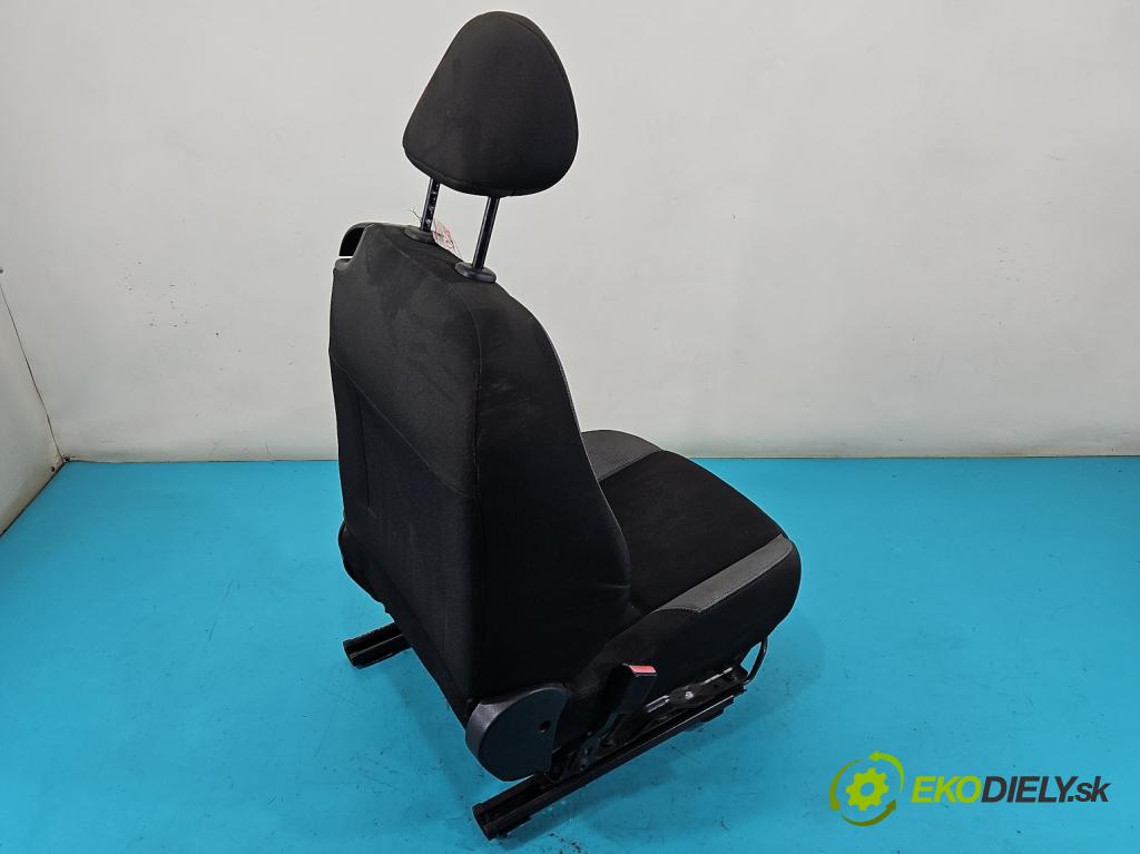 Peugeot 207 1.4 16v 88 HP manual 65 kW 1397 cm3 3- Sedačka ľavý  (Sedačka, sedadlo)