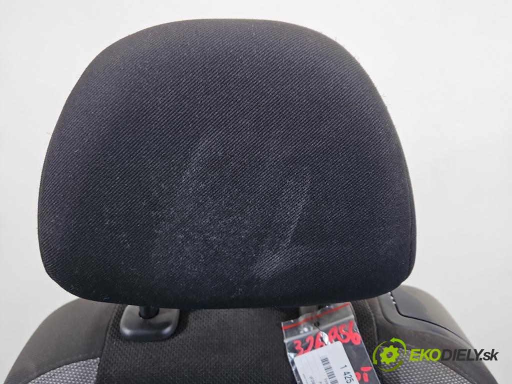 Peugeot 207 1.4 16v 88 HP manual 65 kW 1397 cm3 3- Sedačka ľavý  (Sedačka, sedadlo)