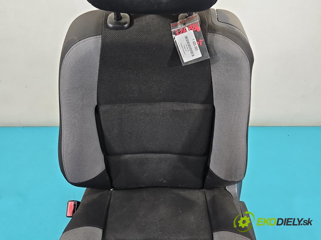 Peugeot 207 1.4 16v 88 HP manual 65 kW 1397 cm3 3- Sedačka ľavý  (Sedačka, sedadlo)