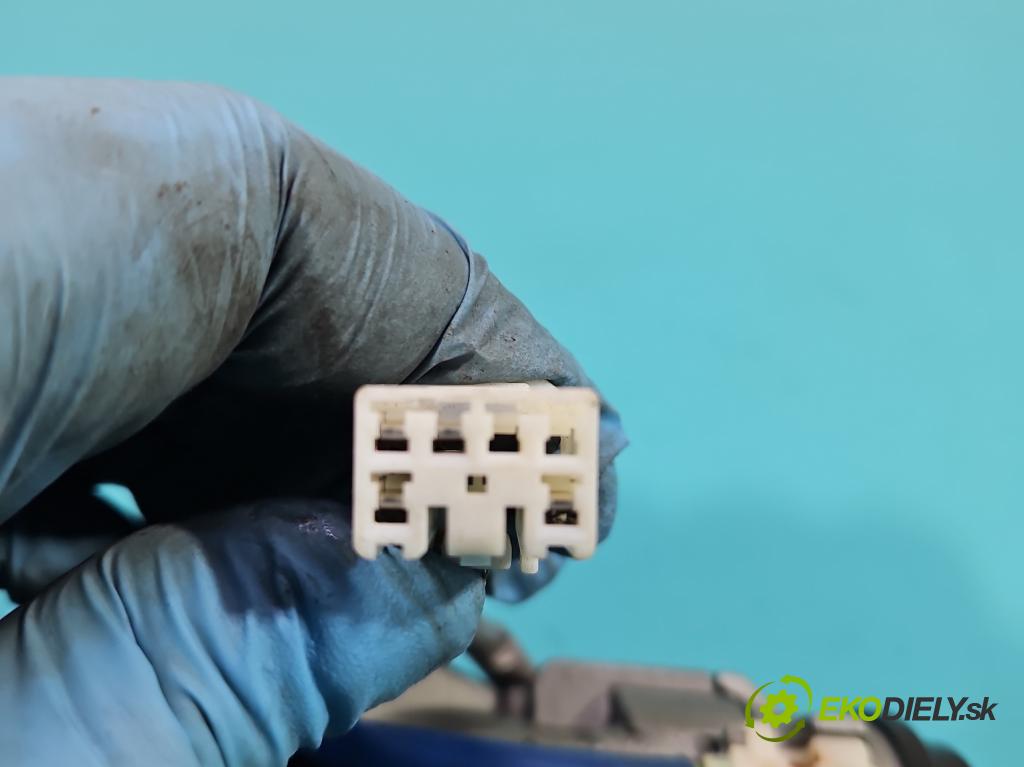 Kia Ceed I 2006-2012 1.4 16v 90 HP manual 66 kW 1396 cm3 5- Spínačka  (Spínacie skrinky a kľúče)