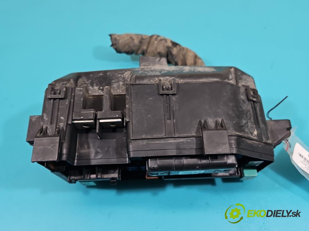 Honda Accord VIII 2008-2015 2.0 VTEC 156 hp manual 115 kW 1997 cm3 4- skříňka pojistková  (Pojistkové skříňky)