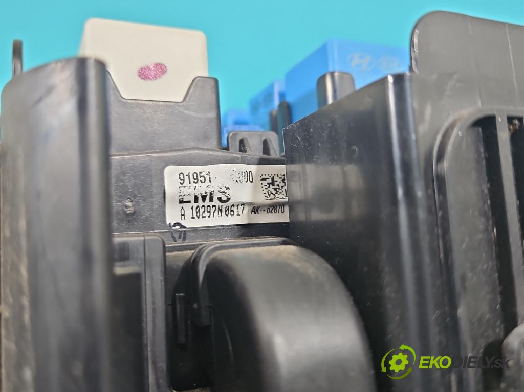 Kia Ceed I 2006-2012 1.4 16v 90 hp manual 66 kW 1396 cm3 5- skříňka pojistková 91207-1H240 (Pojistkové skříňky)