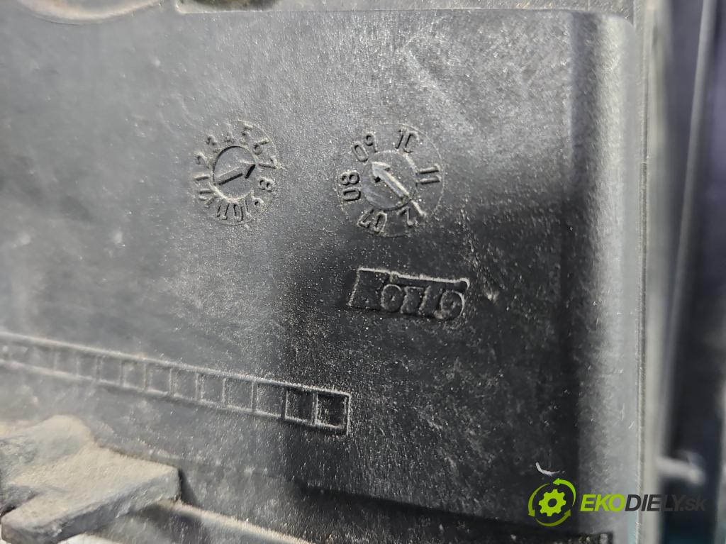 Audi Q5 2008-2016 2.0 TDi 170 HP automatic 125 kW 1968 cm3 5- Reflektor: pravý  (Pravé)