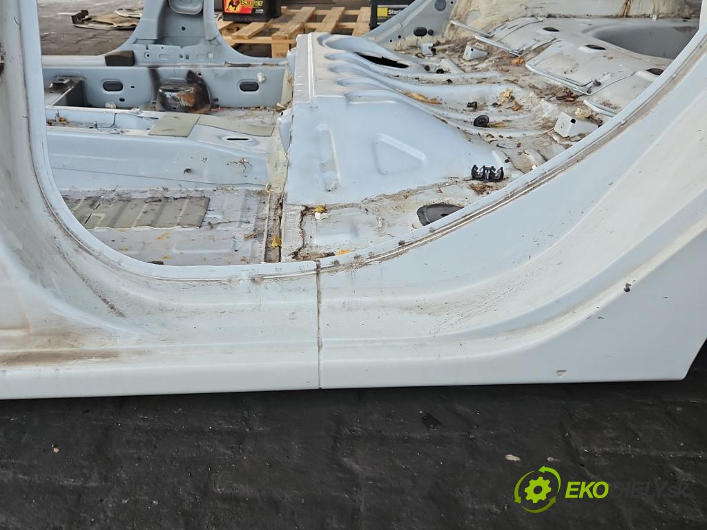 Dacia Logan II 2012-2020 1.0 SCe 73 hp manual 54 kW 999 cm3 4- práh levý  (Ostatní)