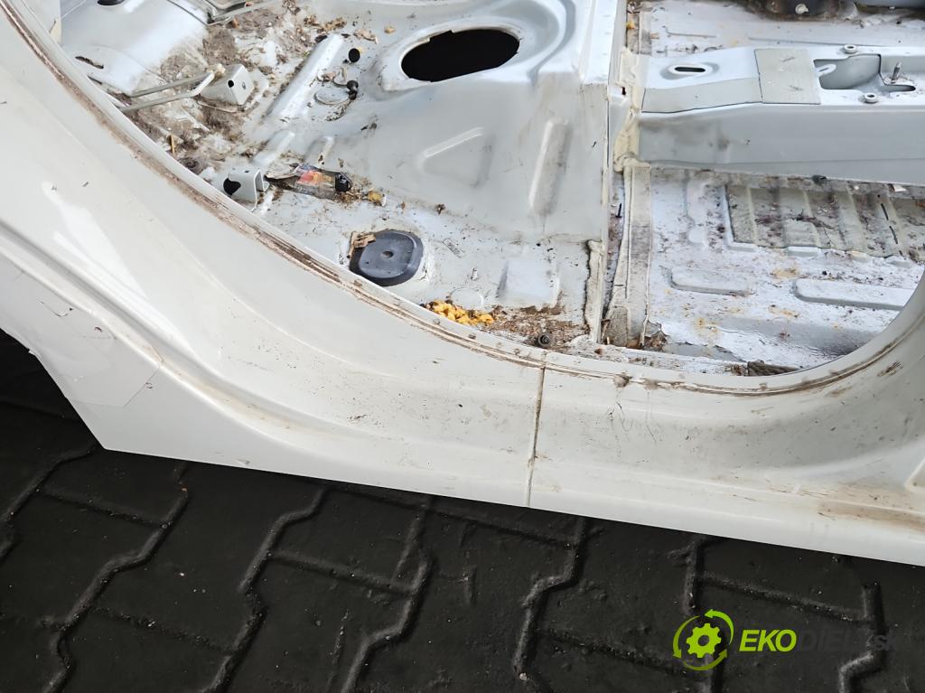 Dacia Logan II 2012-2020 1.0 SCe 73 hp manual 54 kW 999 cm3 4- práh pravý  (Ostatní)