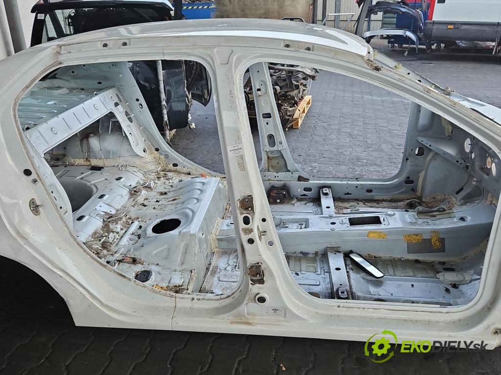 Dacia Logan II 2012-2020 1.0 SCe 73 hp manual 54 kW 999 cm3 4- práh pravý  (Ostatní)