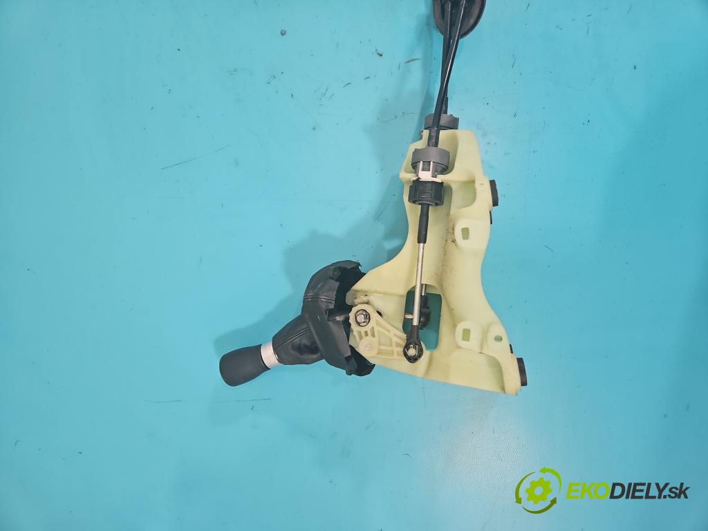 Honda Accord VIII 2008-2015 2.0 VTEC 156 HP manual 115 kW 1997 cm3 4- Páka: Změny: stupeň,rýchlosť  (Rýchlostná páka (kulisa))