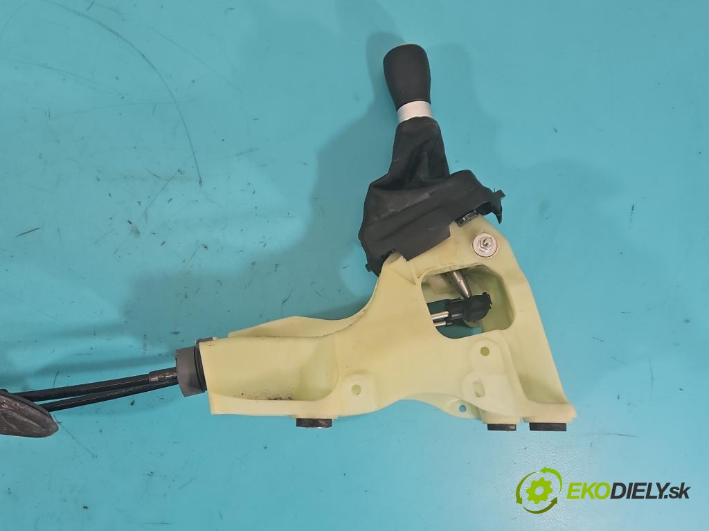 Honda Accord VIII 2008-2015 2.0 VTEC 156 HP manual 115 kW 1997 cm3 4- Páka: Změny: stupeň,rýchlosť  (Rýchlostná páka (kulisa))