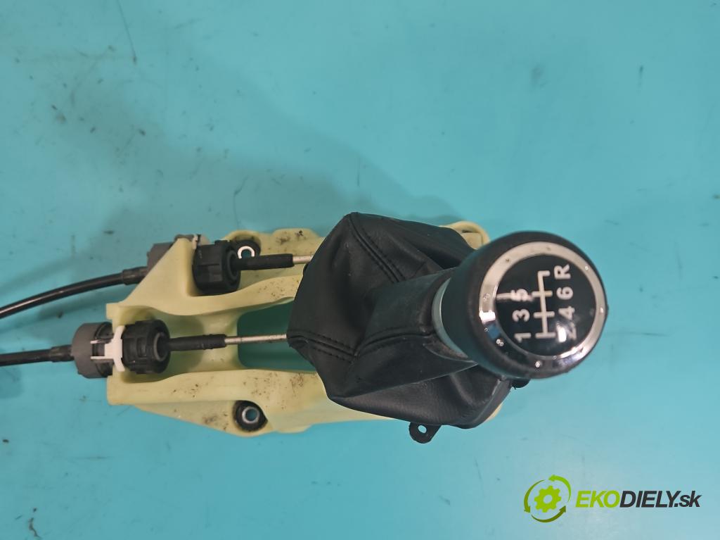 Honda Accord VIII 2008-2015 2.0 VTEC 156 HP manual 115 kW 1997 cm3 4- Páka: Změny: stupeň,rýchlosť  (Rýchlostná páka (kulisa))