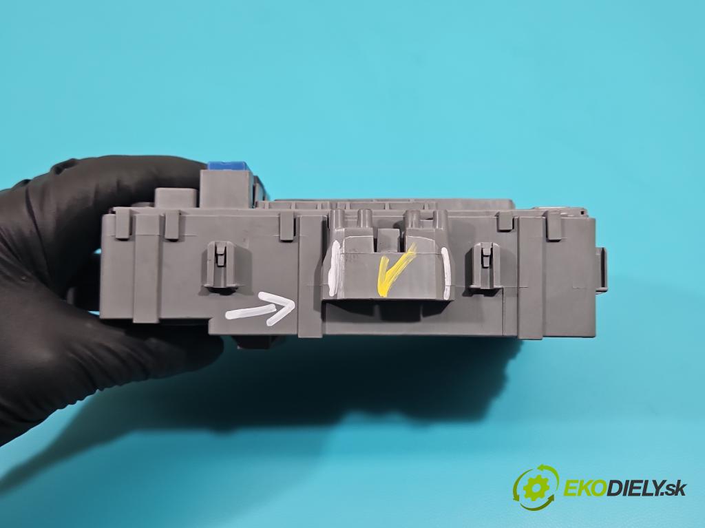 Honda Accord VIII 2008-2015 2.0 VTEC 156 hp manual 115 kW 1997 cm3 4- skříňka pojistková TL1-G212 (Pojistkové skříňky)