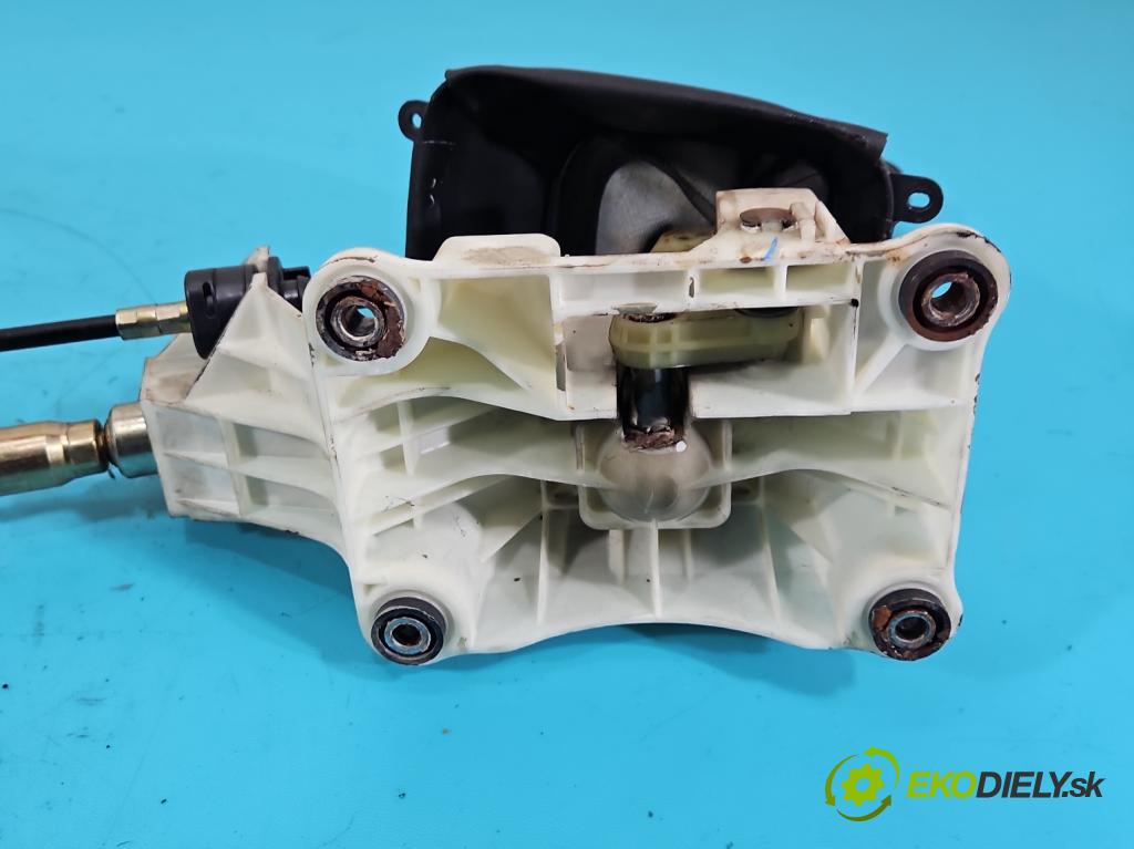 Honda CR-V II 2001-2006 2.0 16v 150 HP manual 110 kW 1998 cm3 5- Páka: Změny: stupeň,rýchlosť  (Rýchlostná páka (kulisa))