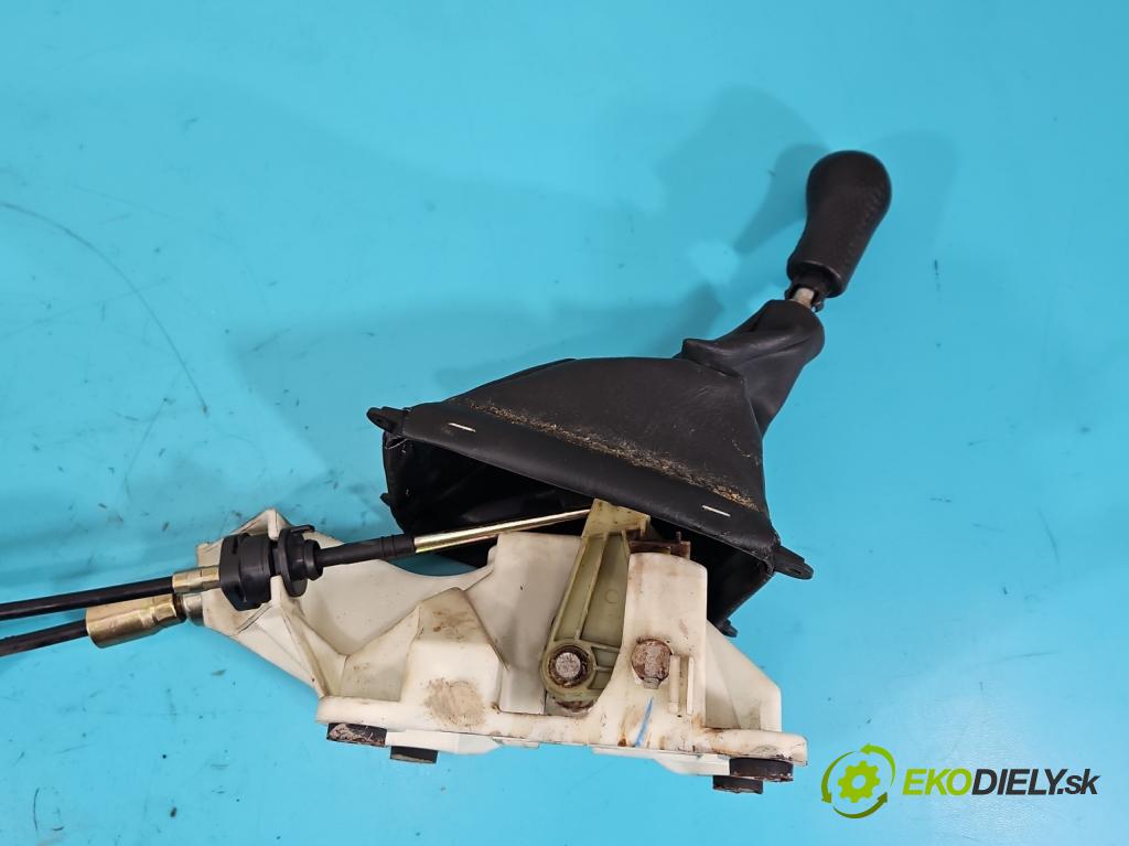 Honda CR-V II 2001-2006 2.0 16v 150 HP manual 110 kW 1998 cm3 5- Páka: Změny: stupeň,rýchlosť  (Rýchlostná páka (kulisa))