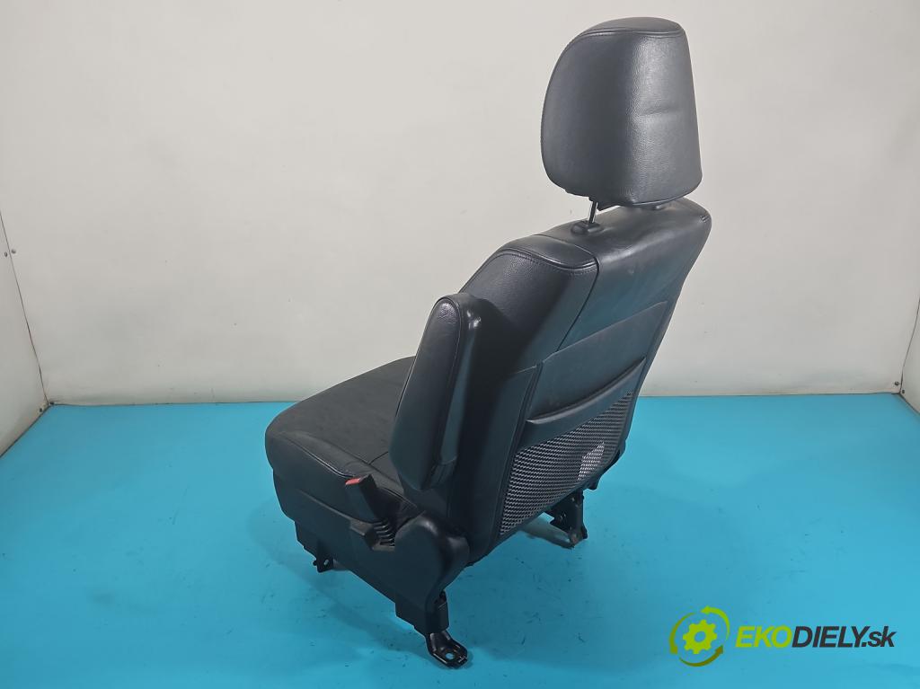 Honda CR-V II 2001-2006 2.0 16v 150 HP manual 110 kW 1998 cm3 5- Sedačka pravý  (Sedačka, sedadlo)