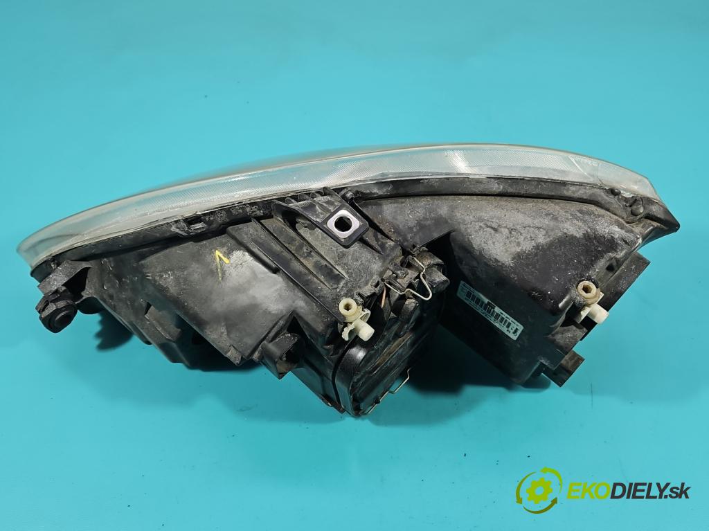 Seat Leon II 2005-2012 1.6 8V 102 HP manual 75 kW 1595 cm3 5- Reflektor: pravý 5P1941006D (Pravé)